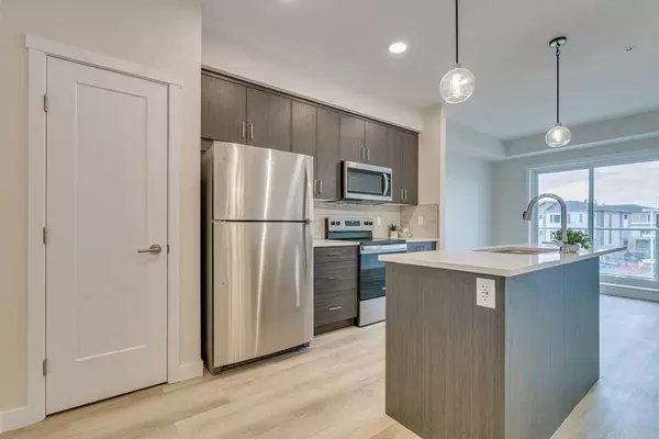 Calgary, AB T2Y 0Z6,700 Shawnee SQ Southwest #314