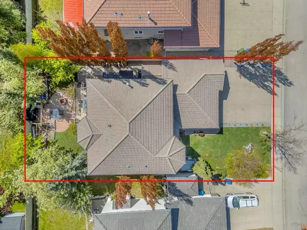 Calgary, AB T3A 4X7,33 Edgevalley WAY NW