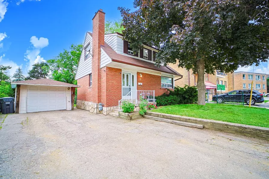 34 Crestview AVE, Brampton, ON L6W 2R6