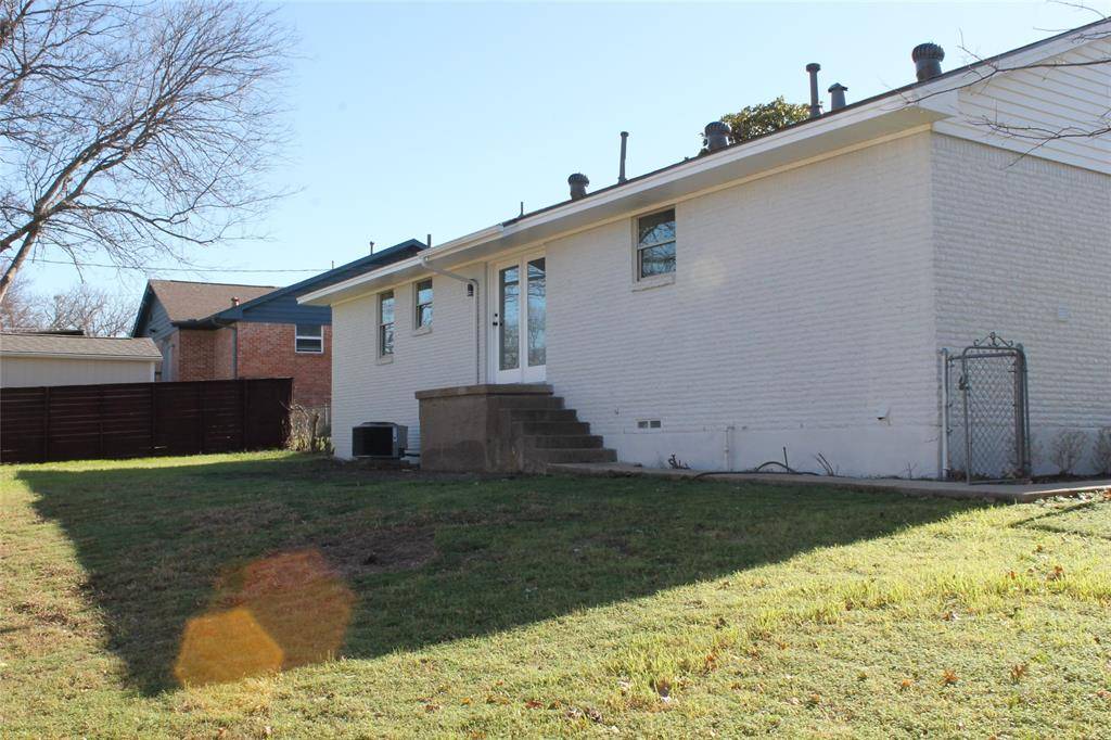 Dallas, TX 75238,9016 Hackney Lane