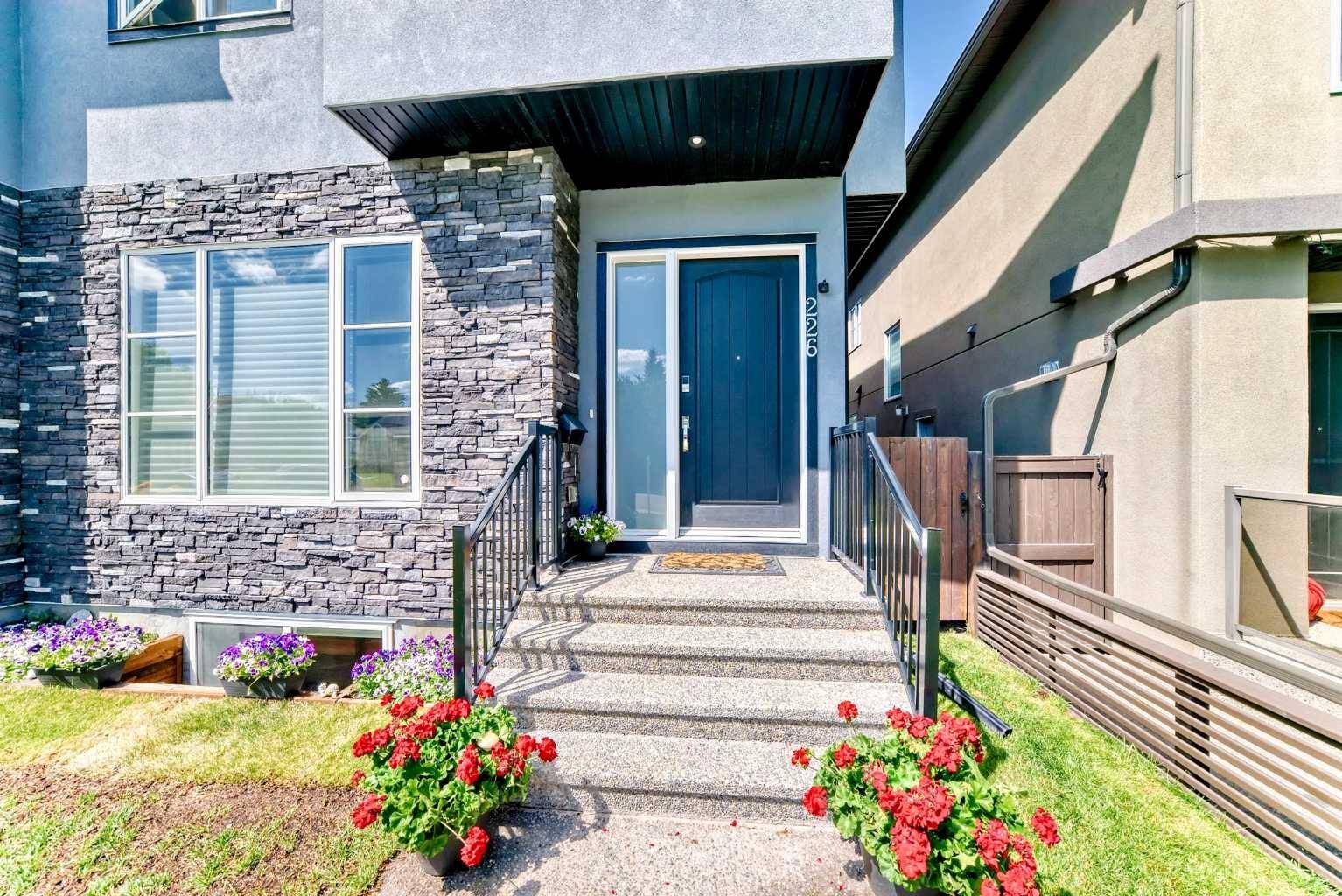 Calgary, AB T2E 1S4,226 21 AVE NE