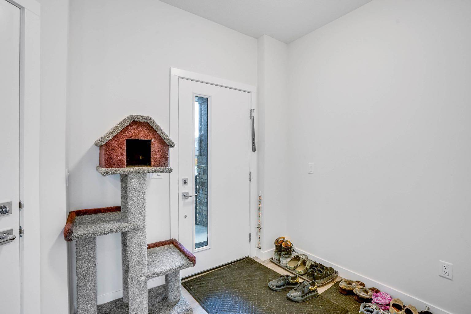 Airdrie, AB T4B 5G9,28 Midtown Close Southwest