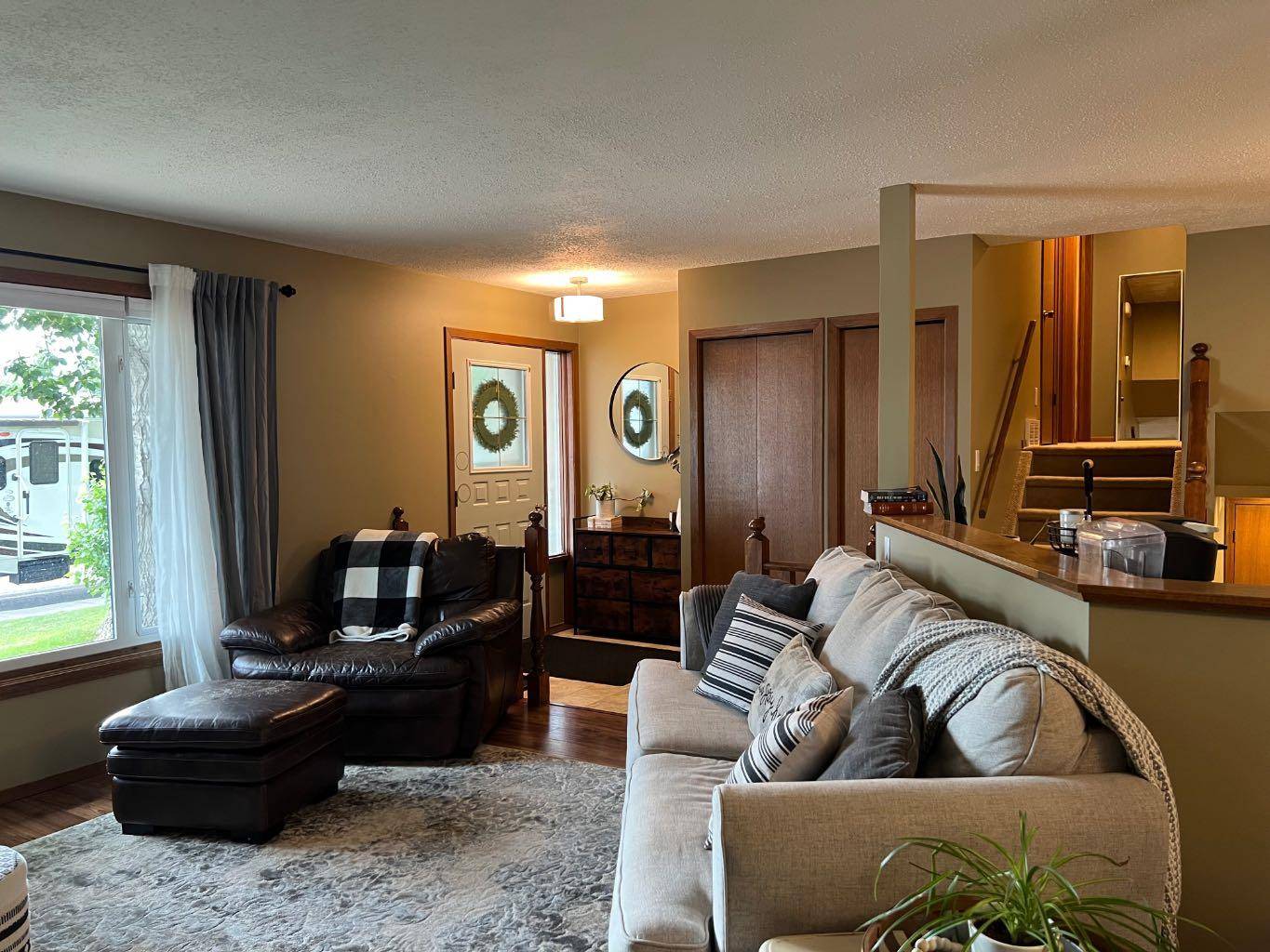 Coaldale, AB T1M 1B6,2117 10A ST