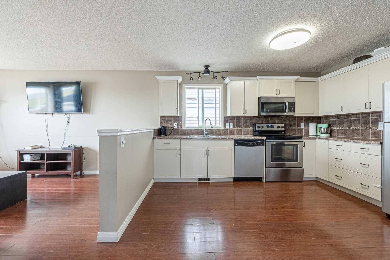 Calgary, AB T2A7T9,96 Appleside Close