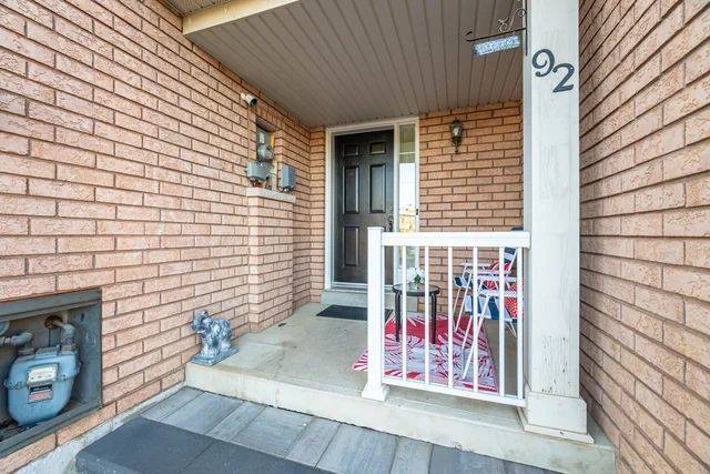 Whitby, ON L1P 1X1,92 Kirkland PL