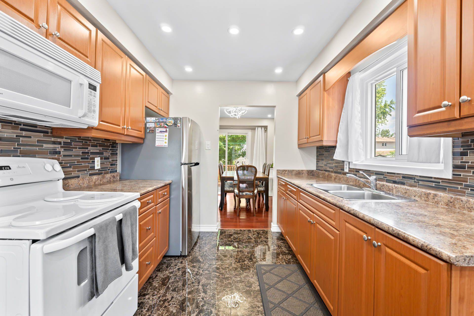 Toronto E11, ON M1B 1W1,85 Bradstone SQ
