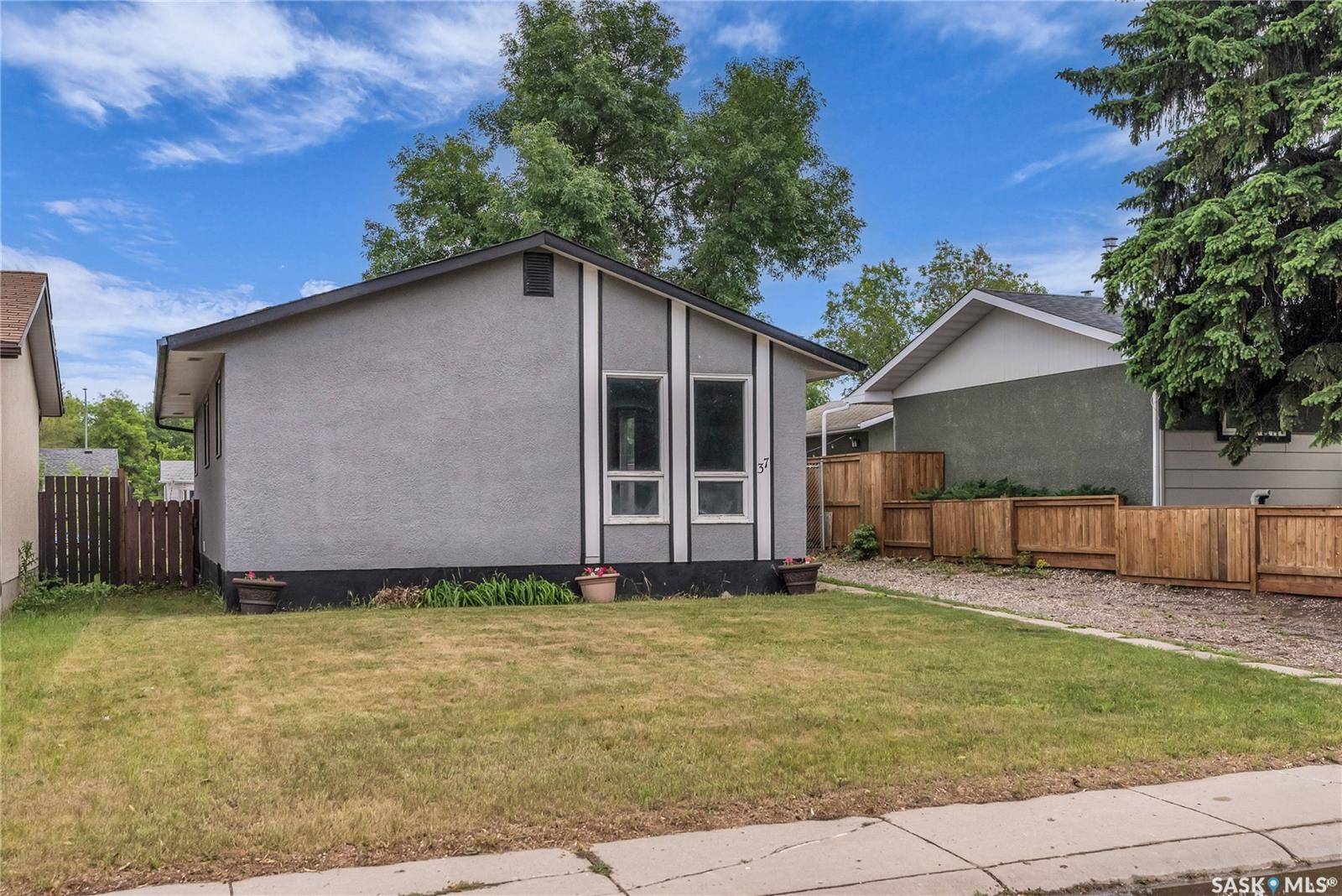 37 Pope CRESCENT, Saskatoon, SK S7L 5K1