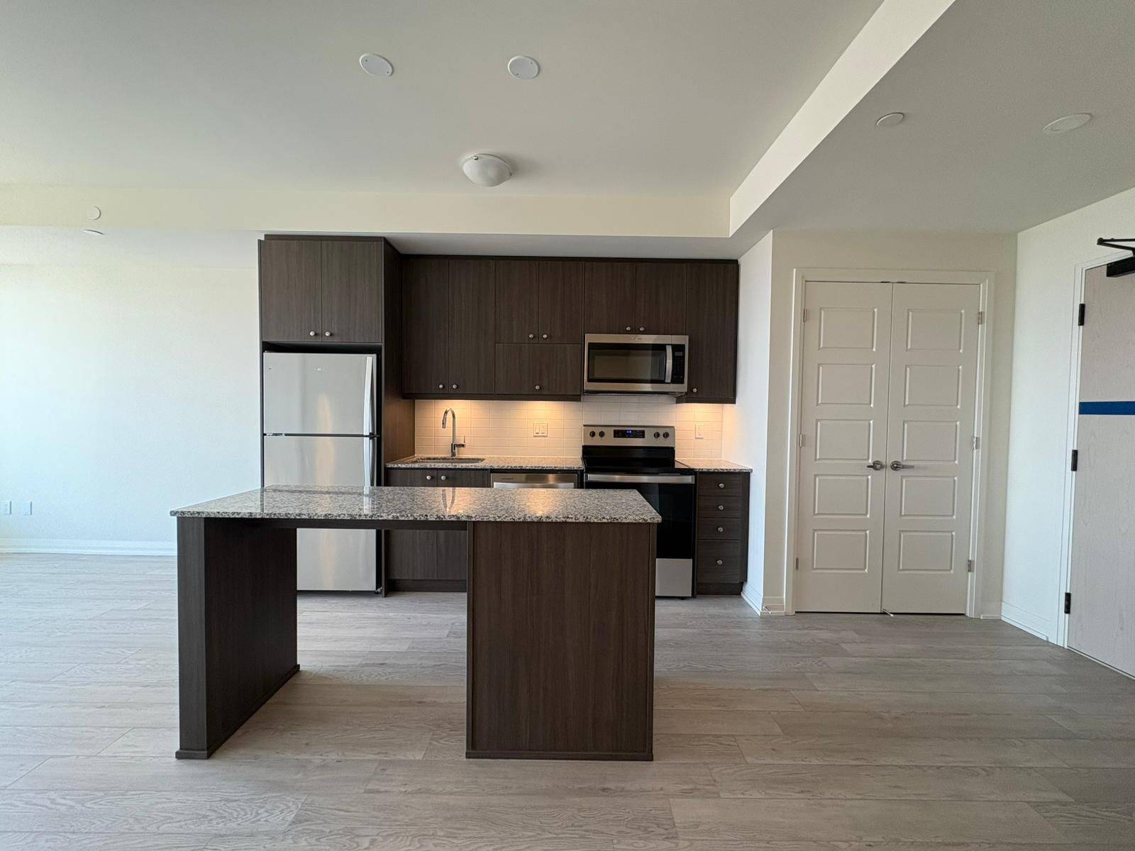 Oakville, ON L6H 8A3,1415 Dundas ST E #1006