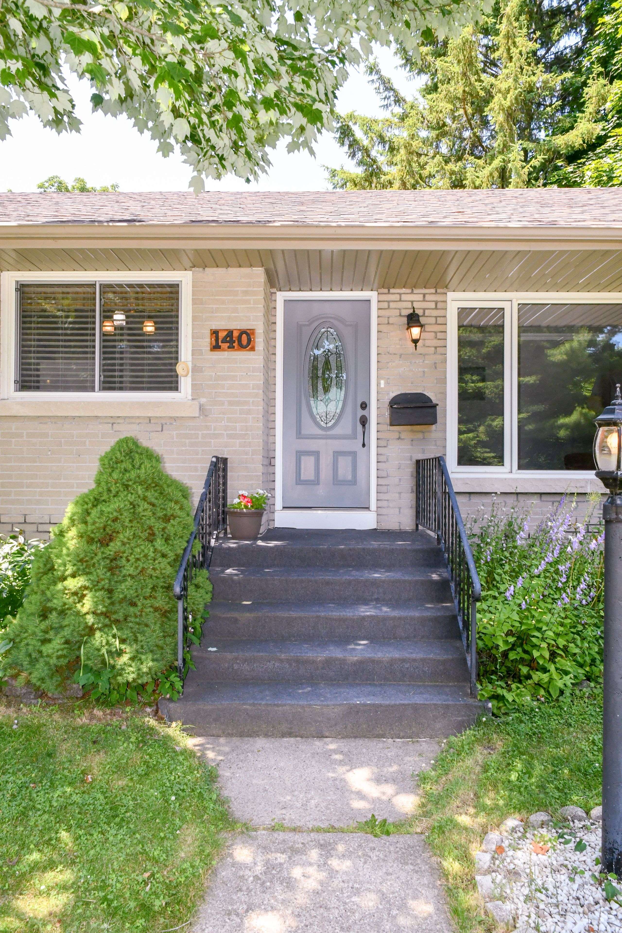 Gananoque, ON K7G 1K2,140 BROCK ST