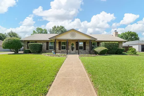 310 Singletree Street,  Highland Village,  TX 75077