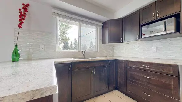 Grande Prairie, AB T8V1N2,9613 108 AVE