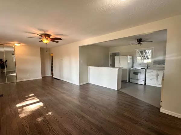 Whitby, ON L1N 5K7,925 Annes ST #Main