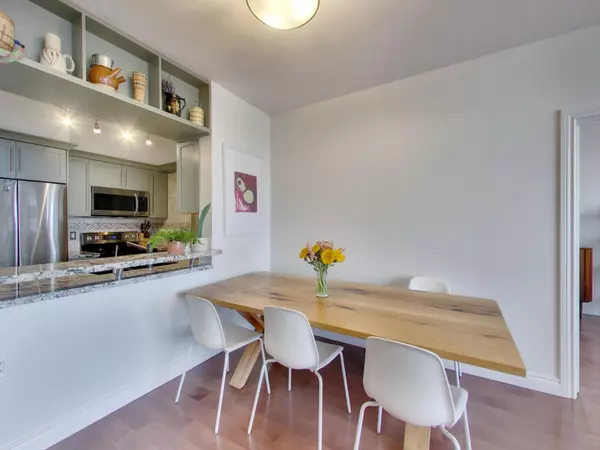 Toronto W02, ON M6P 5A2,61 Heintzman ST #1603