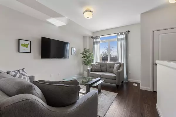 Hamilton, ON L8J 0K4,23 Echovalley DR #8