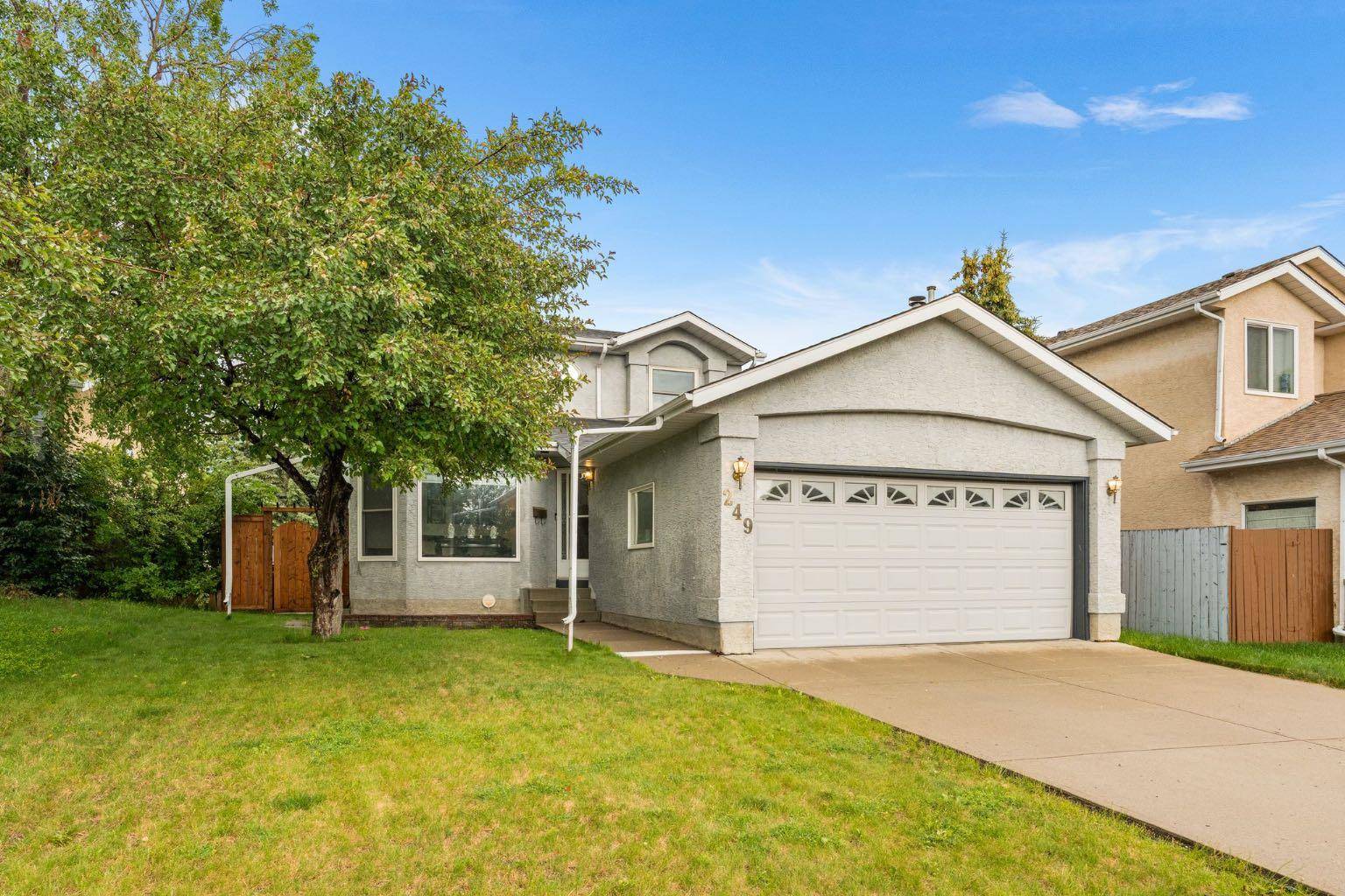 Calgary, AB T2A 7M9,249 Applewood PL Southeast