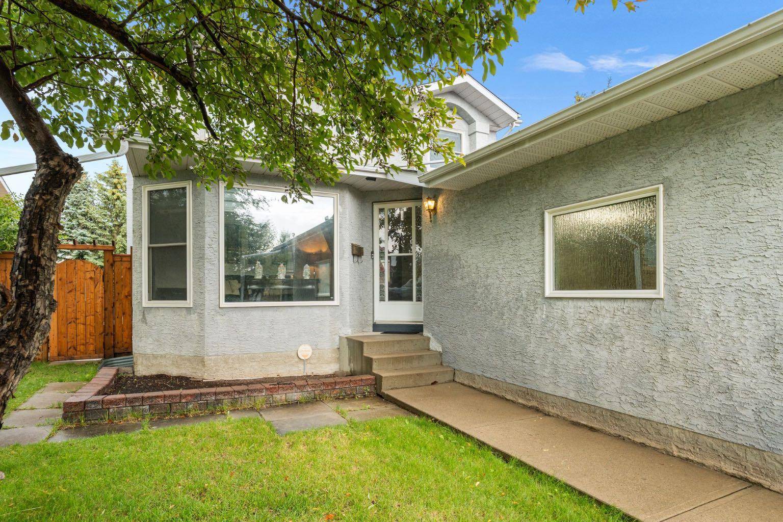 Calgary, AB T2A 7M9,249 Applewood PL Southeast