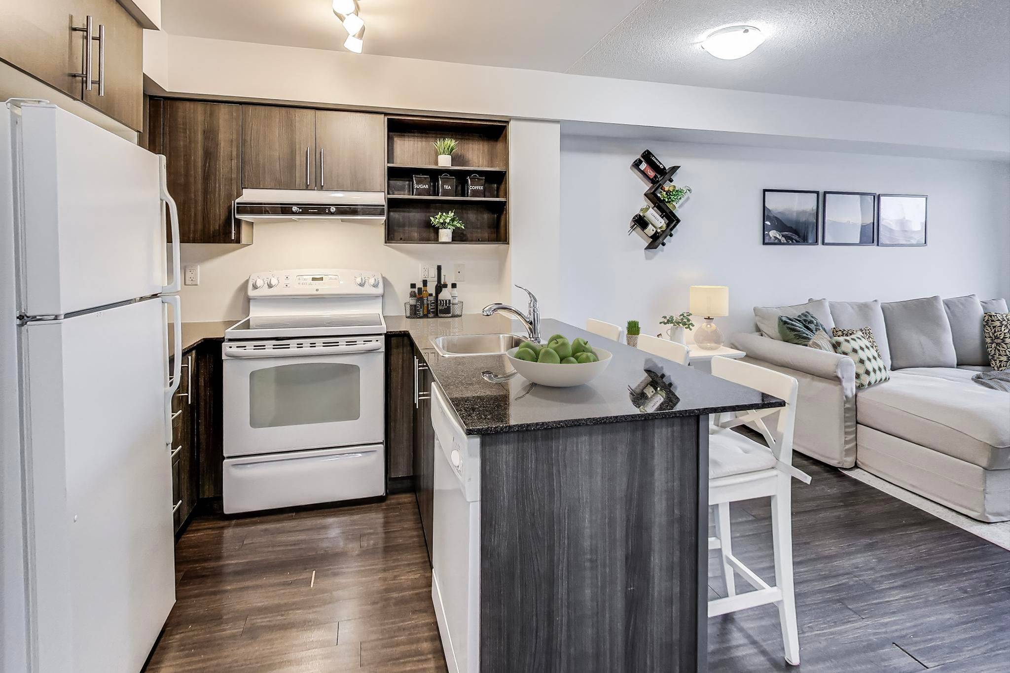 Toronto C13, ON M3C 4J1,120 Dallimore CIR #621