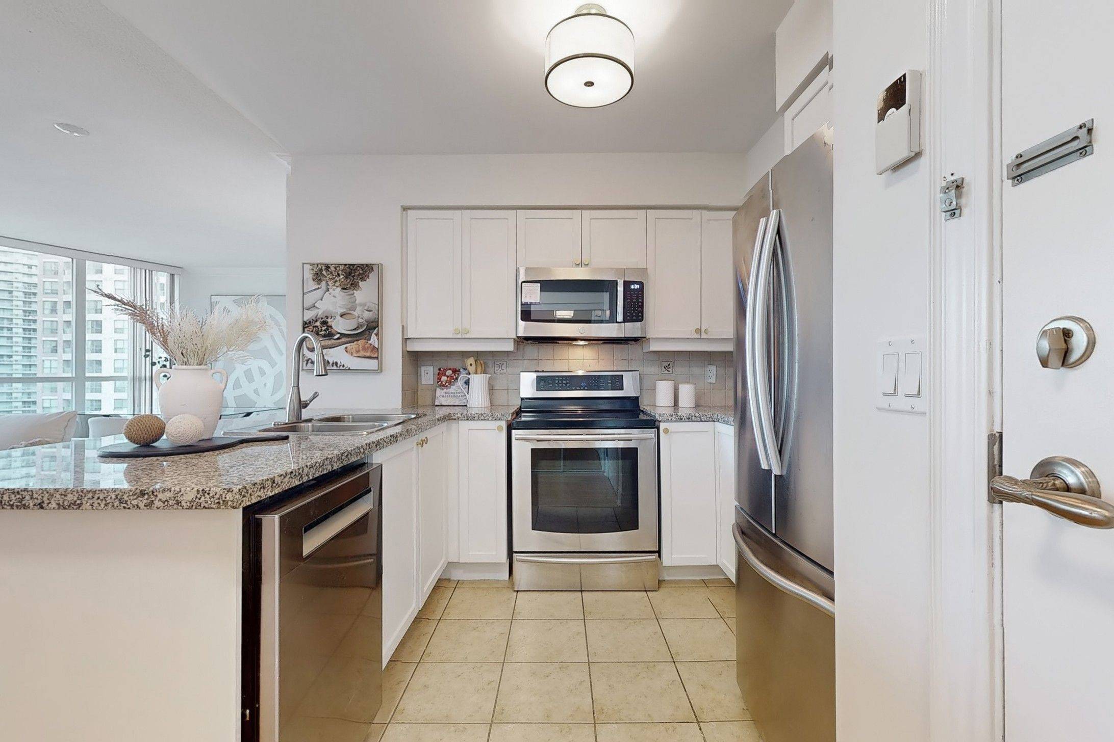 Toronto C07, ON M2M 4M7,15 Greenview AVE #1405