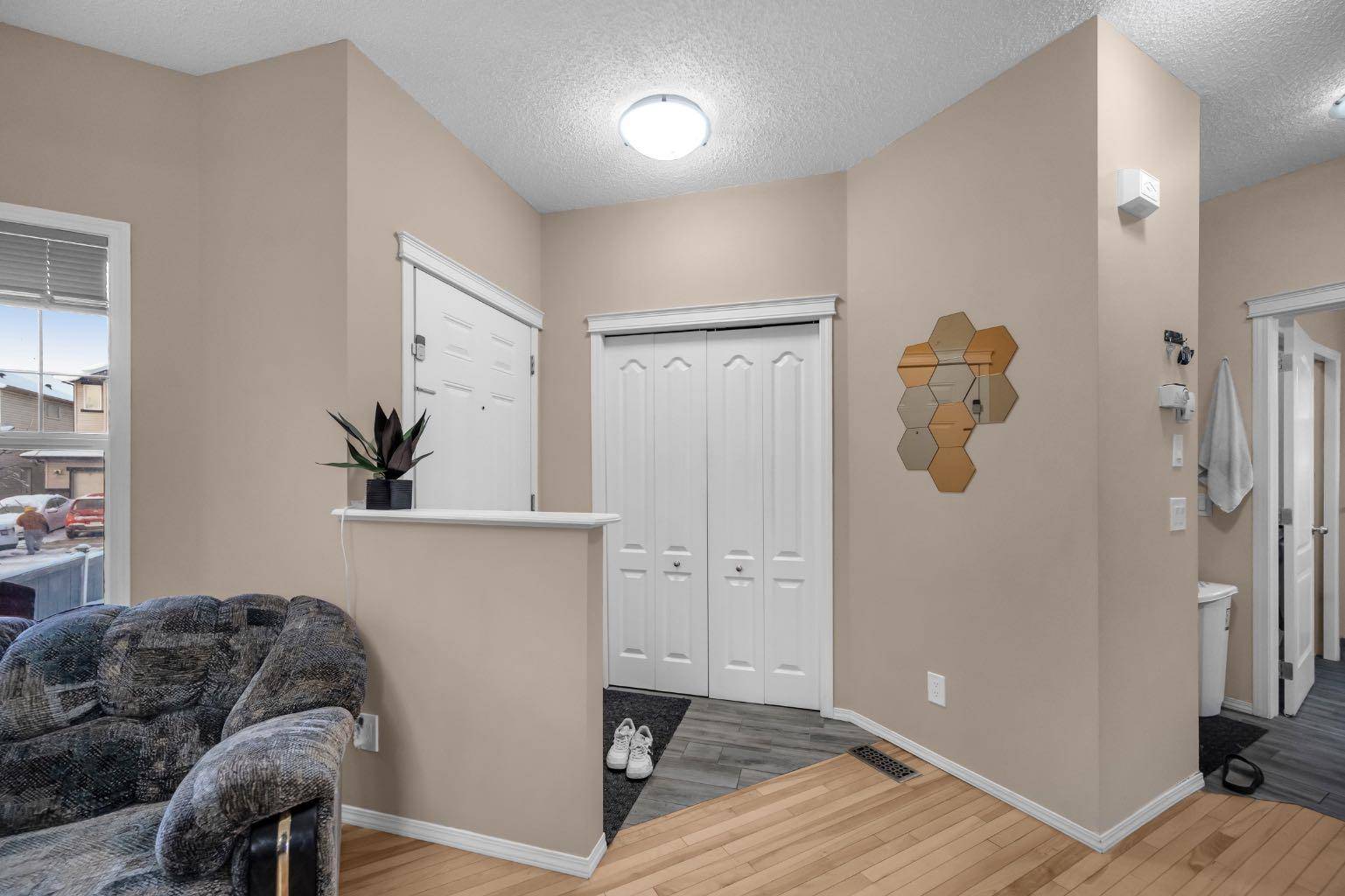 Calgary, AB T3J5N3,288 Saddlecrest WAY Northeast