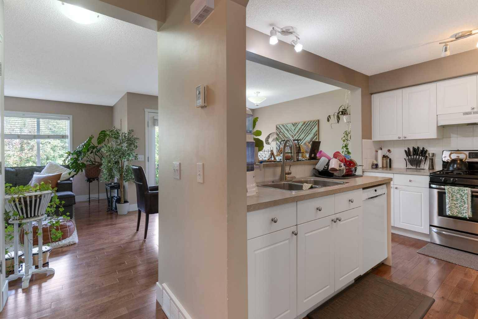 Calgary, AB T3H 5C4,18 Cougar Ridge Bay SW