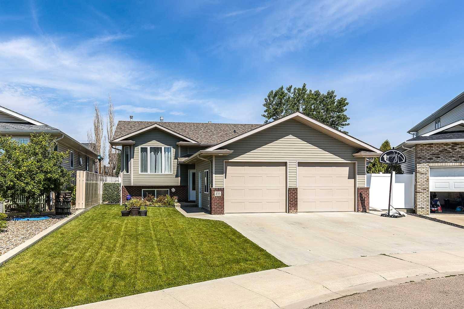 Medicine Hat, AB T1B0B6,233 Somerset WAY SE