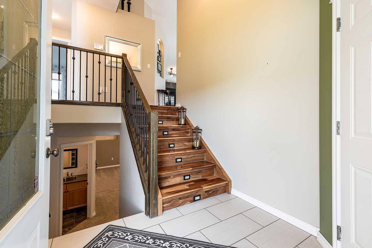 Medicine Hat, AB T1B0B6,233 Somerset WAY SE