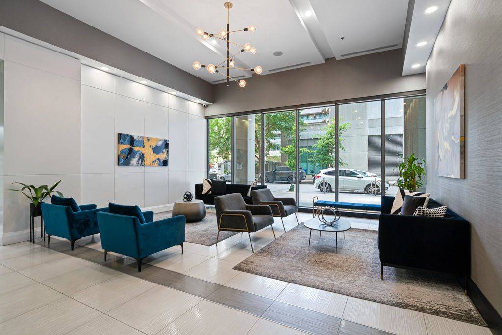 Toronto C01, ON M5J 3A3,19 Grand Trunk CRES #506