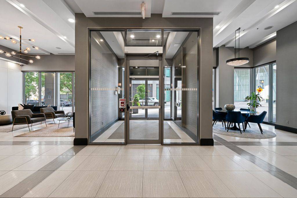 Toronto C01, ON M5J 3A3,19 Grand Trunk CRES #506