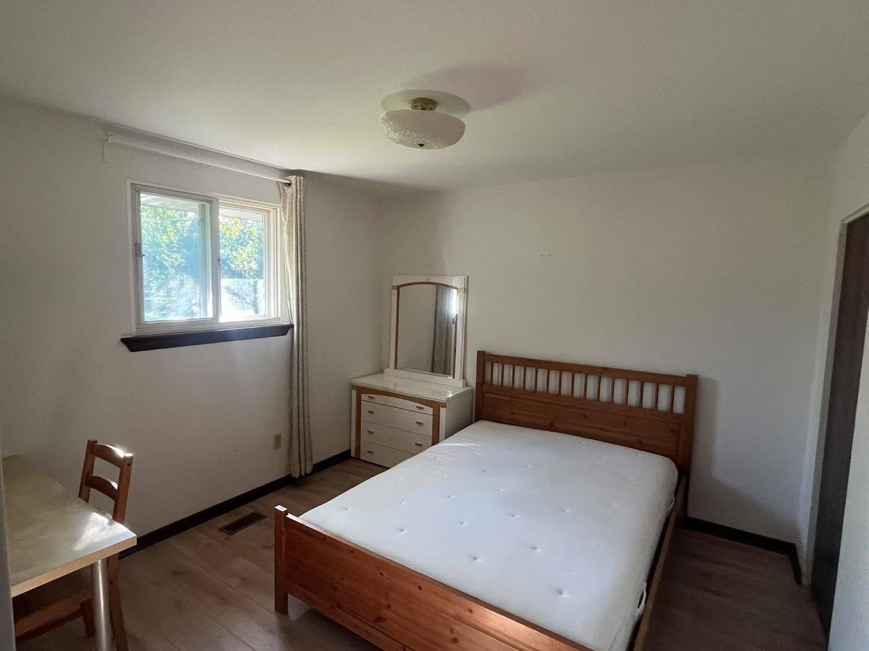 Toronto E05, ON M1W 1A9,52 Fairglen AVE #Upper