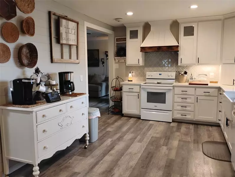 1829 N Main Street, Weatherford, TX 76085