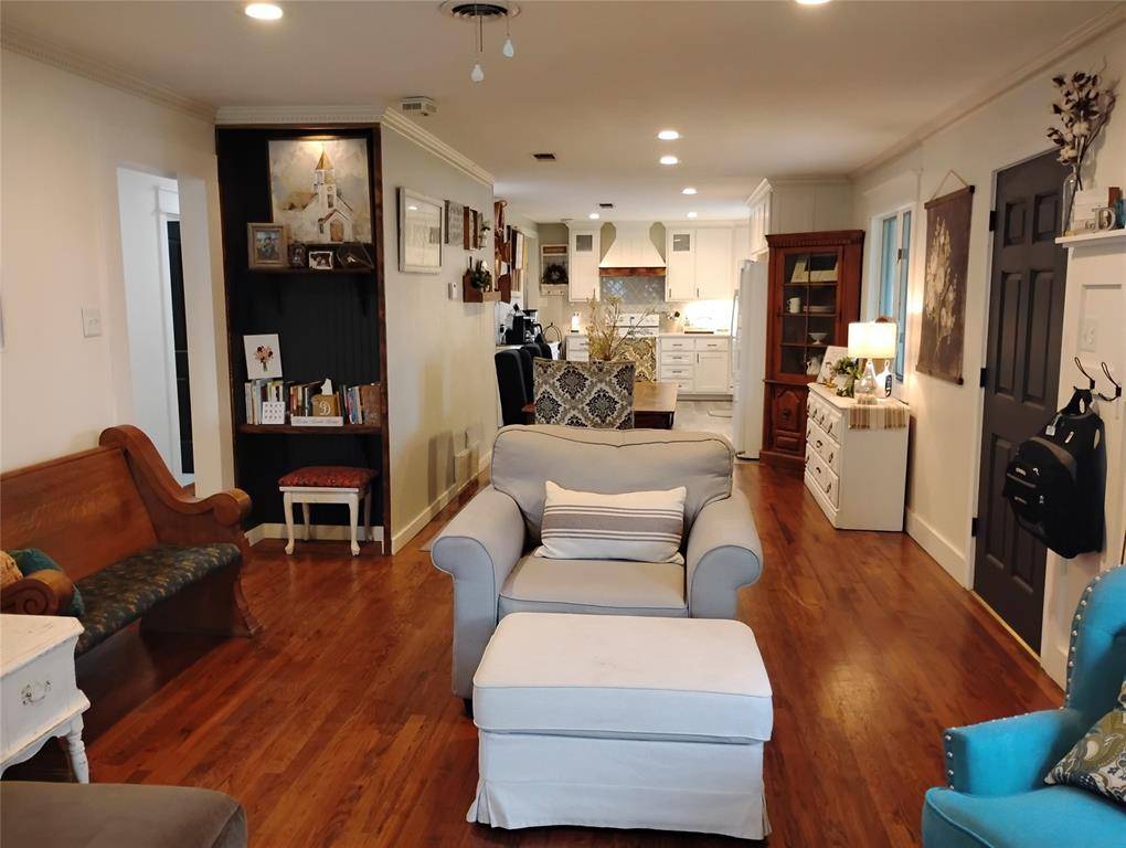 Weatherford, TX 76085,1829 N Main Street