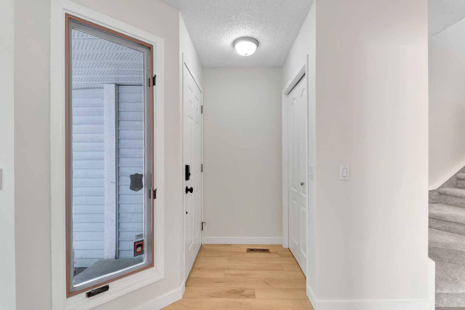 Calgary, AB T3K 3A1,55 Sandstone WAY NW