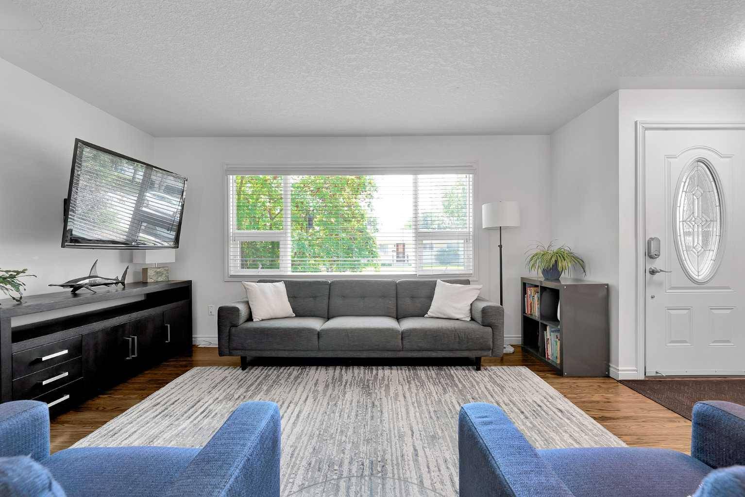 Calgary, AB T2V0V7,720 84 AVE SW