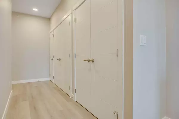 Okotoks, AB T1S 5R1,100 Banister DR #2405