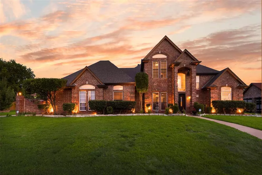 537 Estate Drive, Grand Prairie, TX 75052