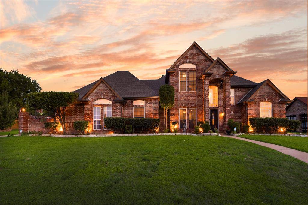 537 Estate Drive, Grand Prairie, TX 75052