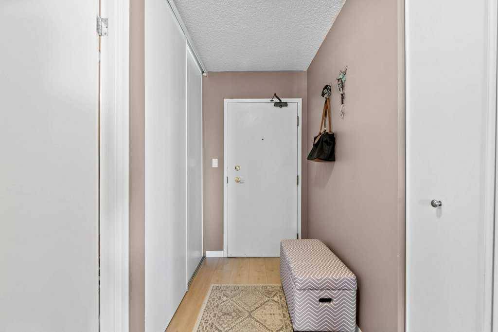 Calgary, AB T3C3R9,1334 12 AVE SW #706