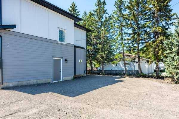 Carstairs, AB T0M0N0,1120 IDAHO ST South