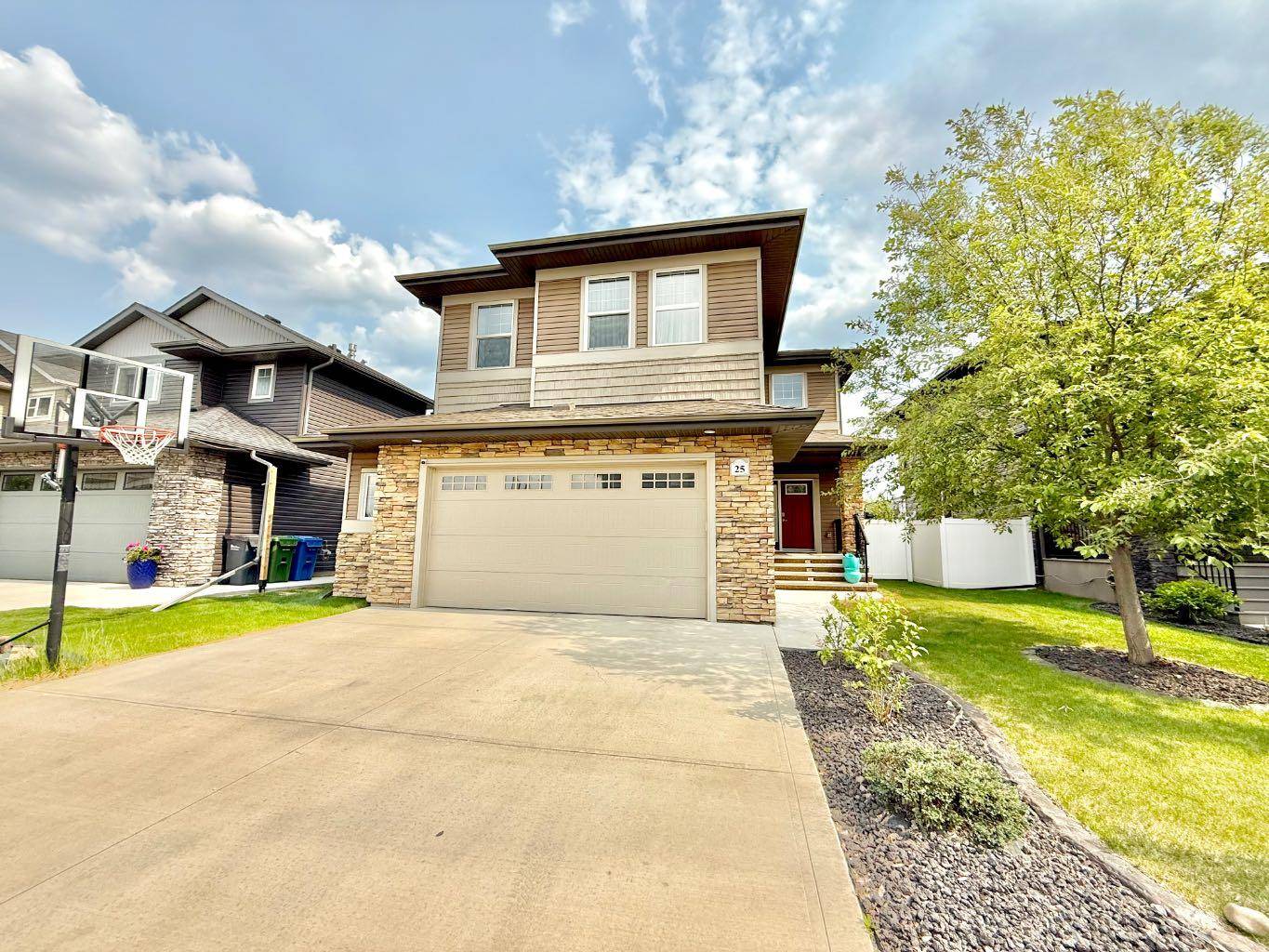 25 Lazaro Close, Red Deer, AB T4R 0R6