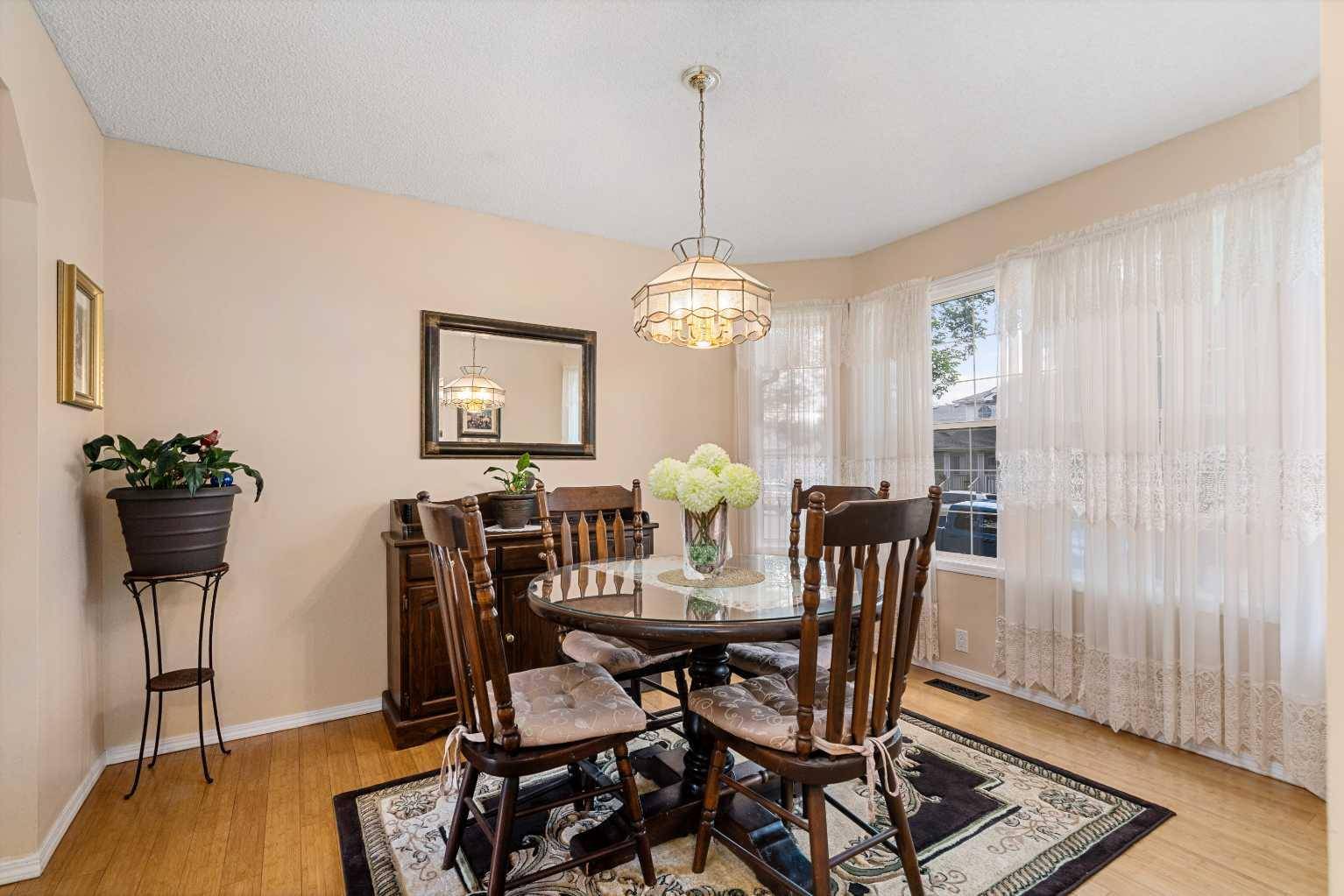 Calgary, AB T2Z 2S5,180 Mt Allan CIR Southeast