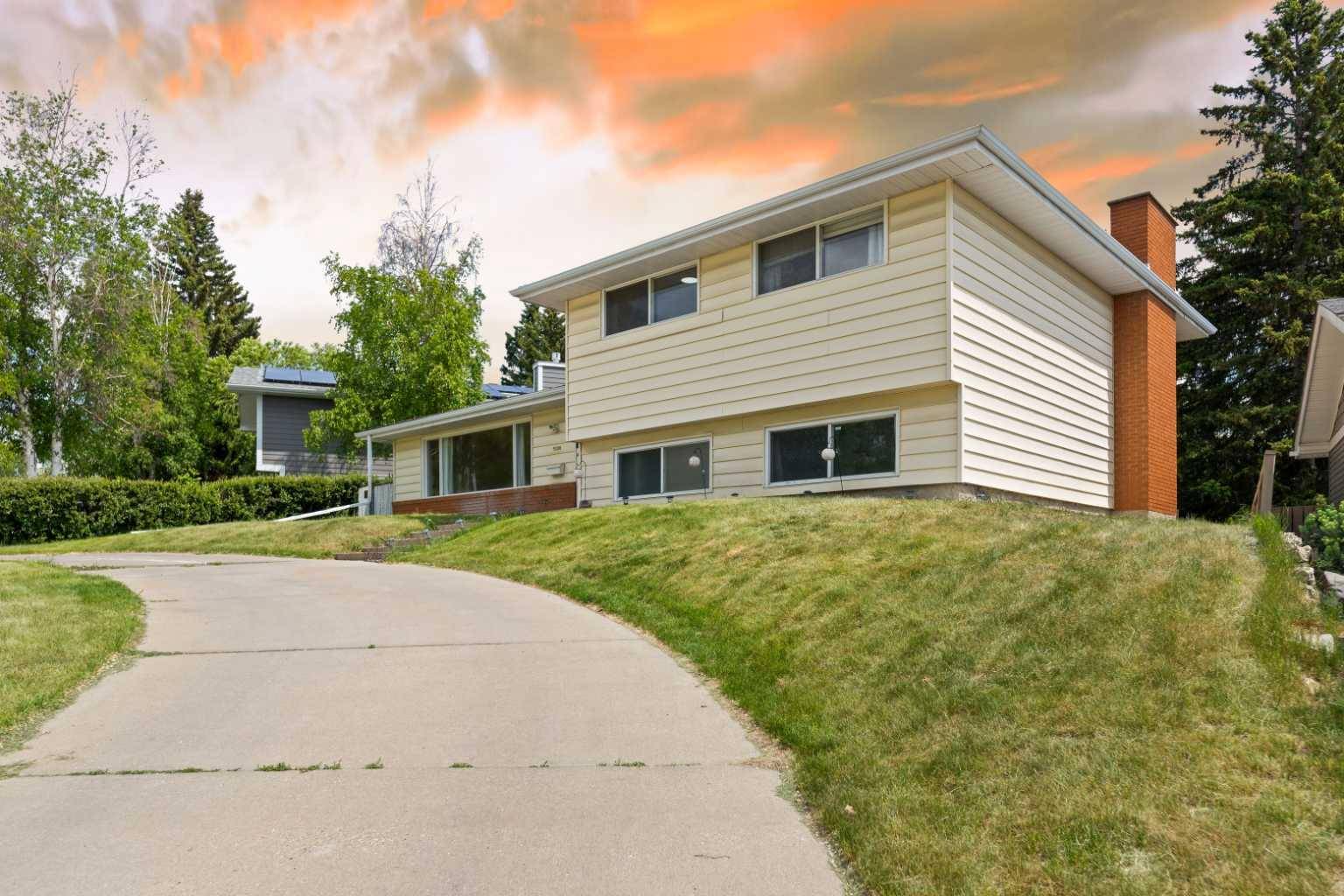 Calgary, AB T2L 1W3,5308 Barrett DR NW
