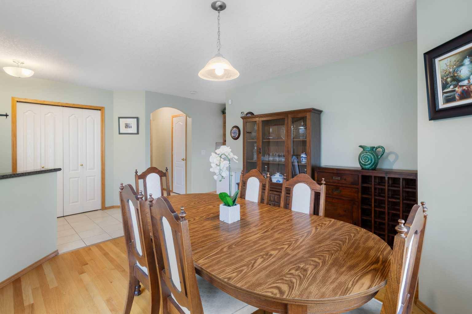 Calgary, AB T3A 5Y6,212 Hampstead GDNS Northwest
