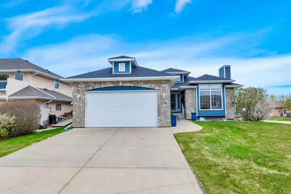 15 Lakes Close,  Lacombe,  AB T4L 1S5