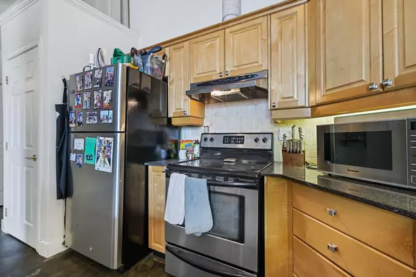 Calgary, AB T2G 0X8,220 11 AVE SE #404