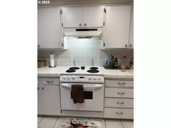 Springfield, OR 97478,6296 THURSTON RD