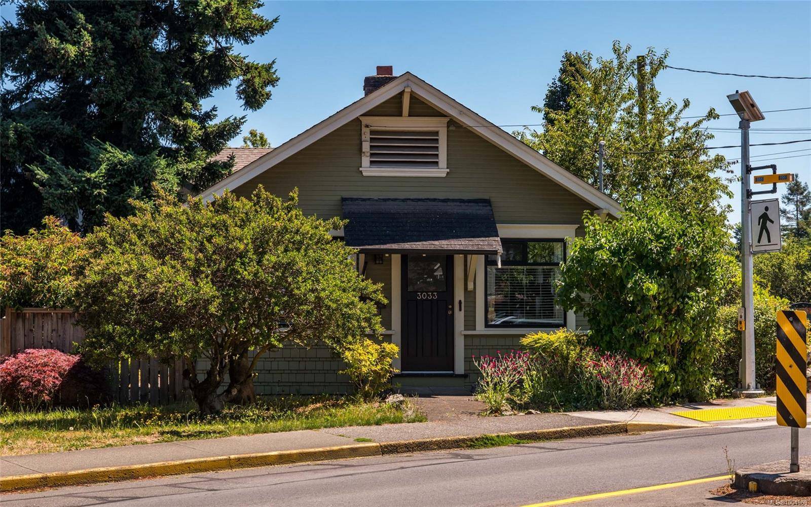 3033 Cedar Hill Rd, Victoria, BC V8T 3J2
