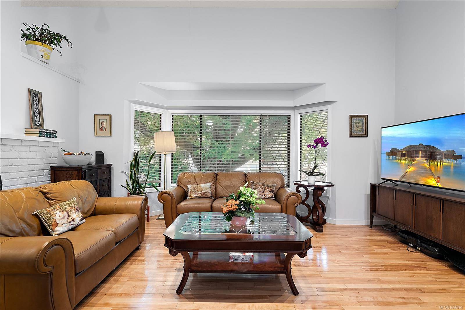 Victoria, BC V8S 1Z5,1464 Fort St #1