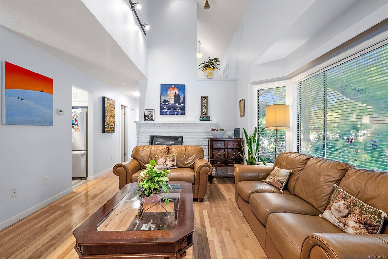 Victoria, BC V8S 1Z5,1464 Fort St #1