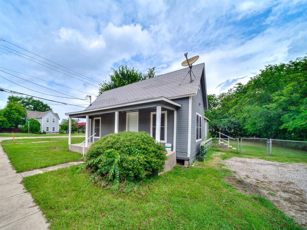 Sanger, TX 76266,119 W Willow Street