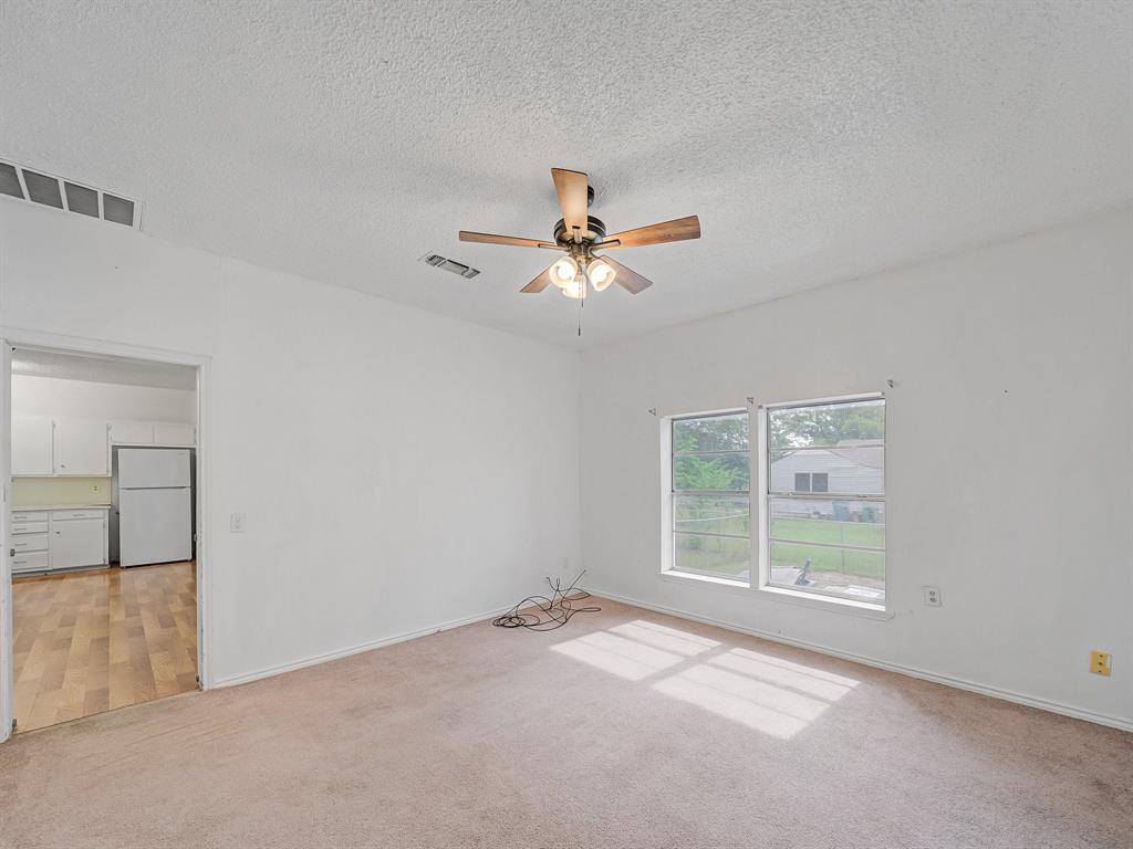 Sanger, TX 76266,119 W Willow Street
